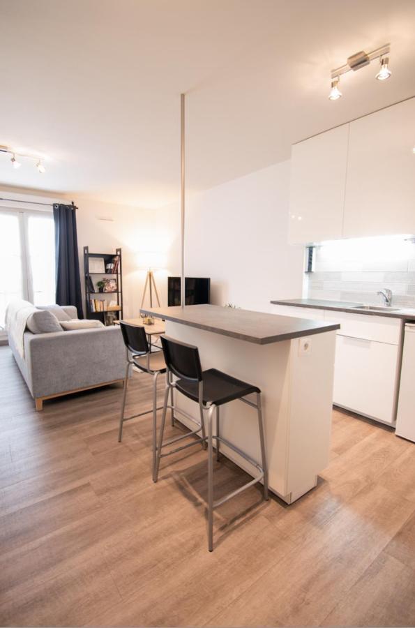 Joli Studio Tout Confort A 2 Pas De La Gare Poissy Exterior foto